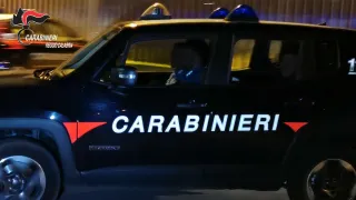 Fermato dai Carabinieri con una pistola pronta all'uso: arrestato 18enne