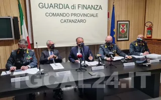 'Ndrangheta, chat criptate per gestire un traffico di cocaina dal Sudamerica: 20 arresti nell'operazione 'Molo 13' (NOMI)