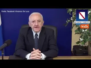 De Luca: "Nei nostri centri vaccini sembra di stare in Svizzera o in Svezia"