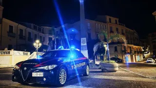 Lamezia, turista tenta di gettarsi da un ponte: salvato dai carabinieri