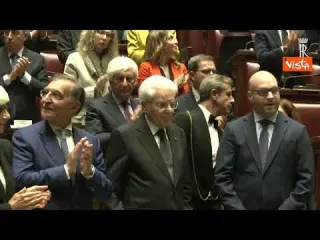 75esimo Costituzione, Mattarella entra in Aula Camera, lungo applauso per il Capo dello Stato