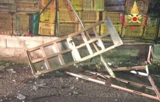 Fuga di gas provoca un'esplosione in un appartamento di Sellia Marina: due feriti lievi