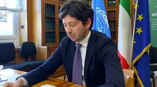 Covid, Speranza: «Dal 28 giugno via le mascherine all'aperto in zona bianca»