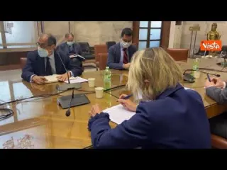 Produzione vaccini in Italia, le immagini del tavolo al Mise con il ministro Giorgetti