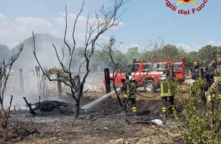 Cassano allo Jonio, precipita un aereo da turismo: morte le due persone a bordo (foto)