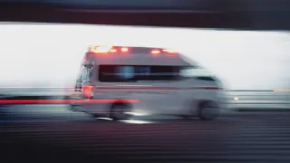 Paura in spiaggia nel Cosentino: 51enne colto da malore, lo salva un medico