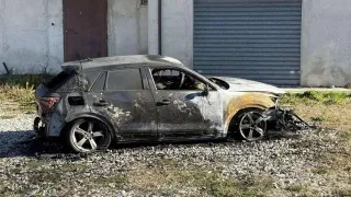 In fiamme l'auto del sindaco di Serra San Bruno, si segue la pista dolosa