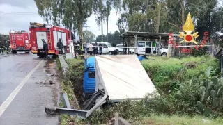 Camion si ribalta sulla statale 18 nel Lametino: morto il conducente