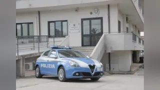 Stalking in centro accoglienza, arrestato un 18enne