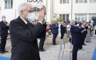 Mattarella inaugura l'anno scolastico a Pizzo: "La scuola è ossigeno della società; col vaccino, mai più chiusure"