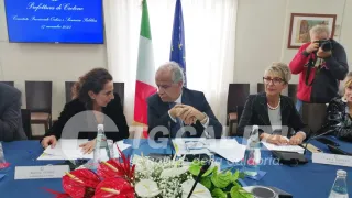 Il ministro Piantedosi al Comitato per l'ordine e la sicurezza in prefettura a Crotone