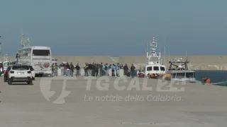 Sbarco di 41 migranti a Crotone: ci sono donne e minori non accompagnati