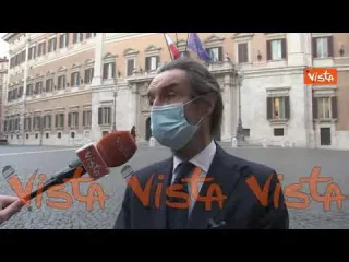 Fontana: “Su contagi il trasporto pubblico regionale regge. Necessaria attenzione in grandi città”