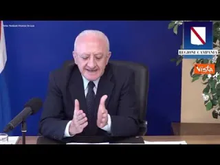 De Luca: "Consiglio al commissario Figliuolo di andare in giro in abiti civili"