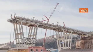 Ponte Morandi: il time-lapse dei lavori di ricostruzione e l'omaggio della Polizia (VIDEO)