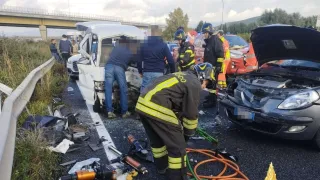 Incidente stradale a Catanzaro: tre i feriti, uno in gravi condizioni