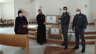I finanzieri di Montegiordano donano ai più bisognosi capi d'abbigliamento sequestrati