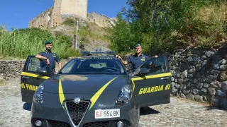 Estate, controlli della Guardia di Finanza sul Tirreno cosentino: trovati 28 lavoratori in nero