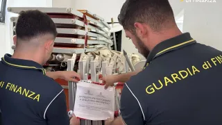 Finanza sulle spiagge calabresi: sette lavoratori in nero e sequestri