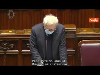 Il ministro dell'Istruzione Bianchi: "Governo al lavoro per rientro a scuola"