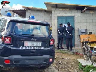 Contrasto al caporalato nel Crotonese: maxi multa ad imprenditore e sequestrata baracca fatiscente