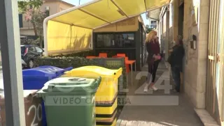VIDEO | Catanzaro Lido, pattumiere accanto ai tavoli dove si mangia: basterebbe un po' di buon senso