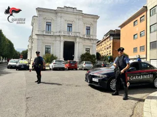 Trovate armi da sparo clandestine e droga nel centro storico di Cosenza