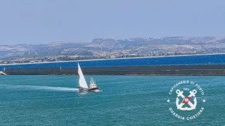 Imbarcazione in avaria, Guardia Costiera di Crotone salva 85enne