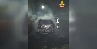 Vibo Valentia, a fuoco autovettura di un parroco: indagano i Carabinieri