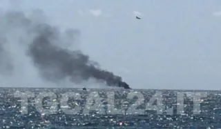 Crotone, imbarcazione con a bordo migranti a fuoco davanti Praialonga