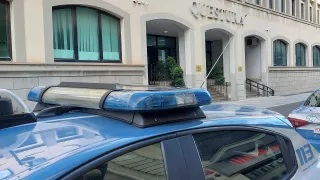 Rapina una tabaccheria e tenta di fuggire su un bus: arrestato