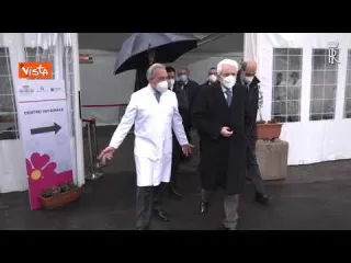 Il Presidente Mattarella si è vaccinato allo Spallanzani, le immagini