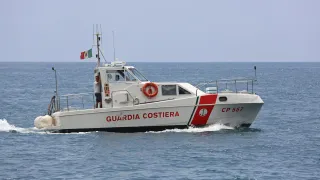 Sbarco di 70 migranti nel Catanzarese: erano su una barca alla deriva