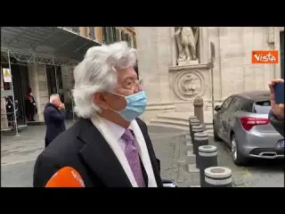 Discoteche chiuse, Razzi: "L'unico modo per ballare è sul letto con le mogli"