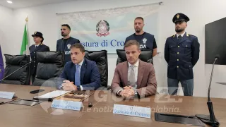 Scommesse illegali, blitz della Polizia: 4 arresti