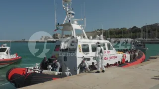 Migranti: nuovo sbarco di 65 persone a Crotone