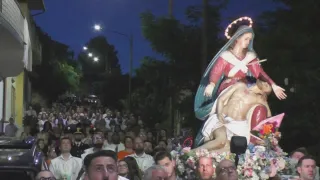 Sotto lo sguardo della Madonna della Pietà