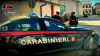 Avrebbe ucciso l'anziano vicino di casa dopo un raptus: arrestato 23enne a Bianco