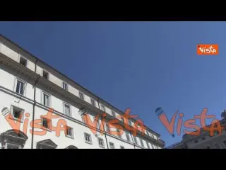 25 aprile, le Frecce Tricolori sorvolano Palazzo Chigi durante il Cdm per le prove della cerimonia