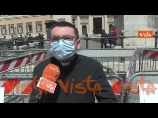 Un prete alla protesta del wedding a Montecitorio: “Qui per realizzare il sogno di tanti fidanzati”
