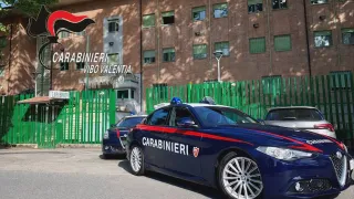 Giallo a Ricadi: trovato corpo carbonizzato in auto, s'indaga per omicidio