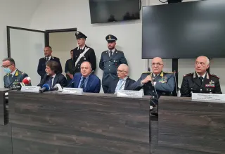 L'EDITORIALE  Durissimo colpo alla ʹndrangheta cosentina. Chi plaude a Gratteri, alla Giustizia e alle Forze dell'ordine, e perché!