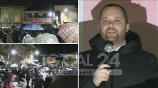 VIDEO | Dasà si stringe intorno al sindaco dopo l'aggressione nel palazzo comunale