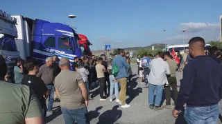 Caro carburanti, gli autotrasportatori manifestano alla Cittadella regionale