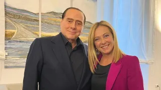 Dopo il secondo audio di Berlusconi, Meloni lancia un messaggio: «Chi non condivide capisaldi Ue-Nato fuori da governo»