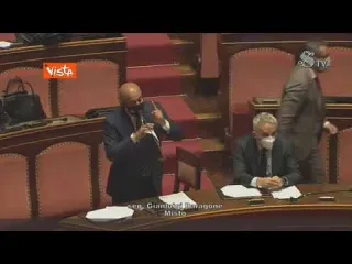 L’accusa di Paragone a Speranza, “Lei ha fatto sparire i documenti, Ranieri Guerra le aveva scritto”