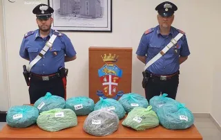 In auto con 10 kg di marijuana nel portabagagli, 27enne arrestato ad Ardore