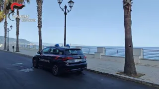 Festa abusiva in un lido balneare di Bagnara Calabra, denunciato il titolare