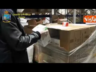 Sequestrate in tutta Italia 50 milioni di mascherine non a norma, le immagini dell'operazione