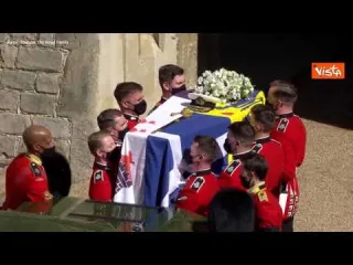 Funerali Principe Filippo, l'arrivo delle Regina e il corteo funebre